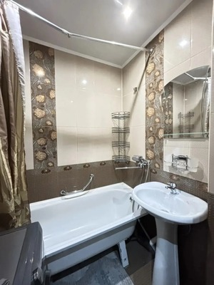 Продам трехкомнатную (3-комн.) квартиру, Силикатная ул, 26, Астрахань г