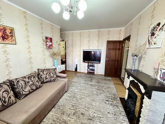 Продам трехкомнатную (3-комн.) квартиру, Октябрьская ул, 6, Тихорецк г