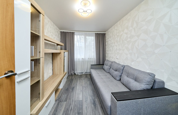 Продам трехкомнатную (3-комн.) квартиру, Сиреневый б-р, 22/26А, Санкт-Петербург г