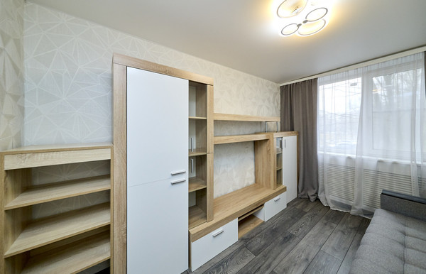 Продам трехкомнатную (3-комн.) квартиру, Сиреневый б-р, 22/26А, Санкт-Петербург г