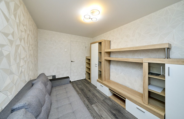 Продам трехкомнатную (3-комн.) квартиру, Сиреневый б-р, 22/26А, Санкт-Петербург г