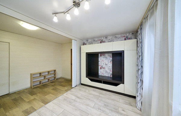 Продам трехкомнатную (3-комн.) квартиру, Сиреневый б-р, 22/26А, Санкт-Петербург г