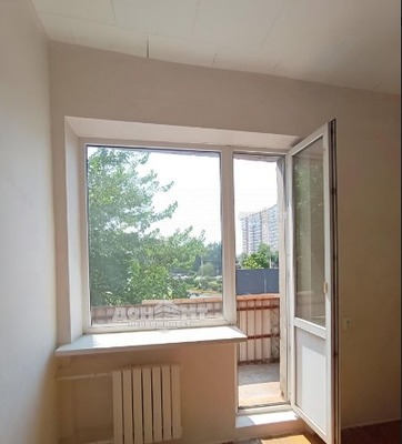 Продам двухкомнатную (2-комн.) квартиру, 1-й Конной Армии ул, 10/70к70, Ростов-на-Дону г