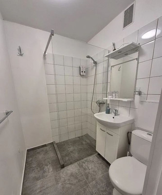 Продам двухкомнатную (2-комн.) квартиру, Ленинский пр-кт, 79, Калининград г