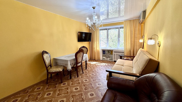 Продам трехкомнатную (3-комн.) квартиру, Полякова ул, 19, Астрахань г