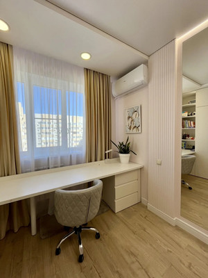 Продам трехкомнатную (3-комн.) квартиру, Жмайлова ул, 4е, Ростов-на-Дону г