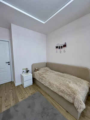 Продам трехкомнатную (3-комн.) квартиру, Жмайлова ул, 4е, Ростов-на-Дону г