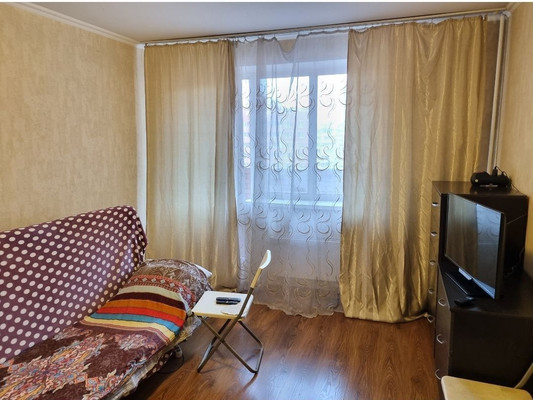 Продам однокомнатную (1-комн.) квартиру, 60 лет Победы ул, 10а, Октябрьский рп