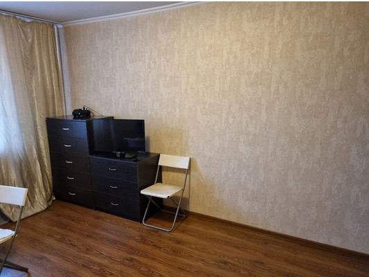 Продам однокомнатную (1-комн.) квартиру, 60 лет Победы ул, 10а, Октябрьский рп