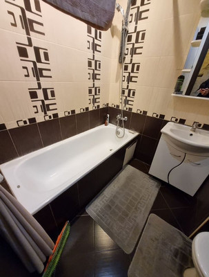 Продам однокомнатную (1-комн.) квартиру, 60 лет Победы ул, 10а, Октябрьский рп