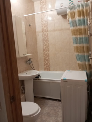 Продам двухкомнатную (2-комн.) квартиру, Коммунистическая ул, 197ак1, Батайск г