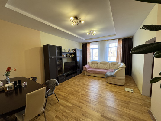 Продам трехкомнатную (3-комн.) квартиру, Лесная ул, 17, Михнево д