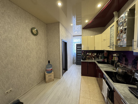 Продам трехкомнатную (3-комн.) квартиру, Лесная ул, 17, Михнево д