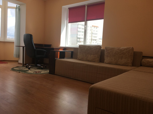 Продам двухкомнатную (2-комн.) квартиру, Совхозная ул, 4Д, Симферополь г