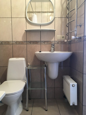 Продам двухкомнатную (2-комн.) квартиру, Совхозная ул, 4Д, Симферополь г