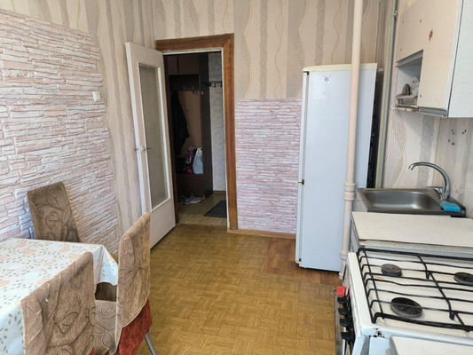 Продам трехкомнатную (3-комн.) квартиру, Героев Сталинграда ул, 11, Симферополь г