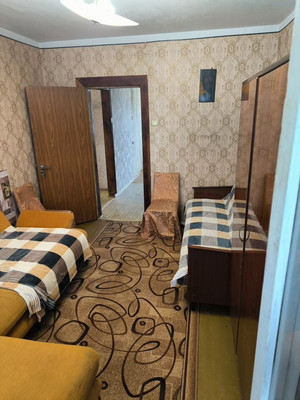 Продам трехкомнатную (3-комн.) квартиру, Героев Сталинграда ул, 11, Симферополь г