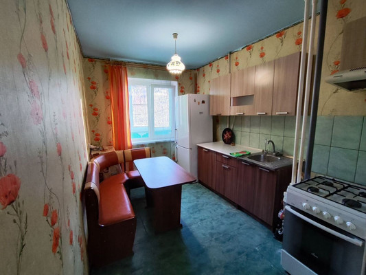 Продам трехкомнатную (3-комн.) квартиру, Героев Сталинграда ул, 35, Симферополь г