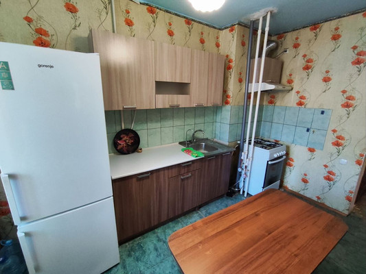 Продам трехкомнатную (3-комн.) квартиру, Героев Сталинграда ул, 35, Симферополь г