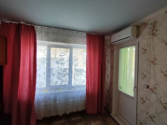 Продам трехкомнатную (3-комн.) квартиру, Героев Сталинграда ул, 35, Симферополь г