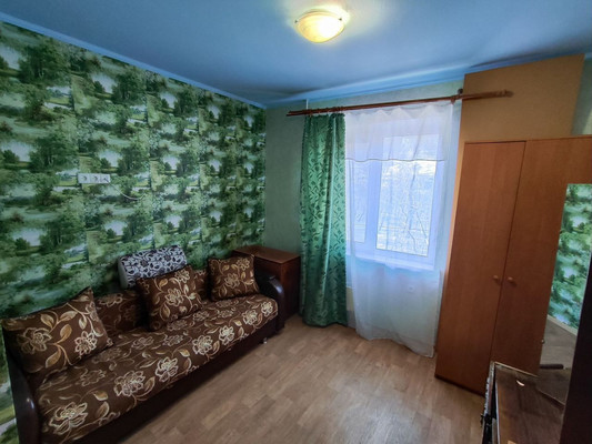 Продам трехкомнатную (3-комн.) квартиру, Героев Сталинграда ул, 35, Симферополь г