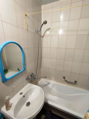 Продам трехкомнатную (3-комн.) квартиру, Героев Сталинграда ул, 35, Симферополь г