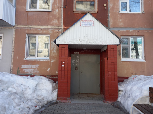 Продам двухкомнатную (2-комн.) квартиру, Омская ул, 4, Нижневартовск г