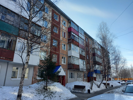 Продам двухкомнатную (2-комн.) квартиру, Омская ул, 4, Нижневартовск г