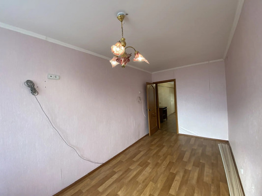 Продам трехкомнатную (3-комн.) квартиру, Дружбы Народов ул, 15а, Нижневартовск г