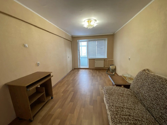 Продам трехкомнатную (3-комн.) квартиру, Дружбы Народов ул, 15а, Нижневартовск г