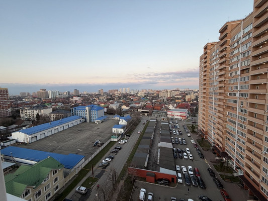 Продам двухкомнатную (2-комн.) квартиру, Гаражная ул, 71, Краснодар г
