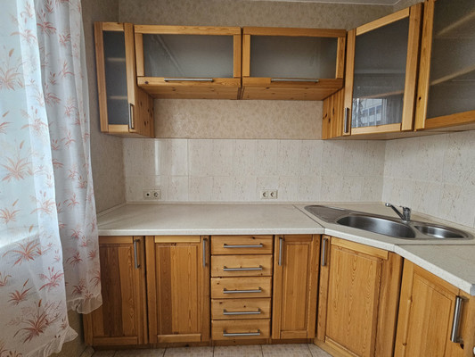 Сдам однокомнатную (1-комн.) квартиру, Осенний б-р, 20к2, Москва г