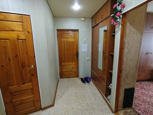 Продам трехкомнатную (3-комн.) квартиру, 2, Сосновый п