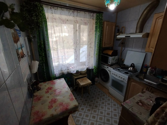 Продам трехкомнатную (3-комн.) квартиру, 2, Сосновый п