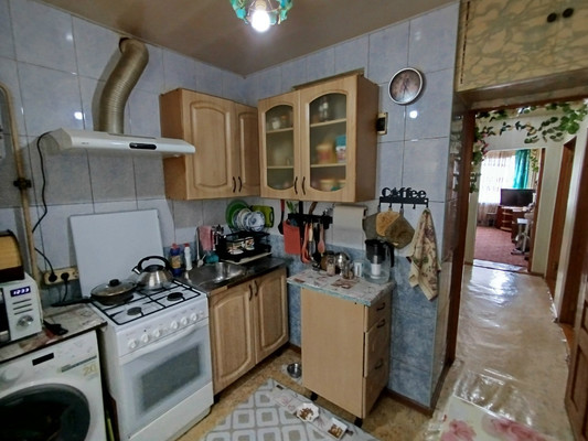 Продам трехкомнатную (3-комн.) квартиру, 2, Сосновый п