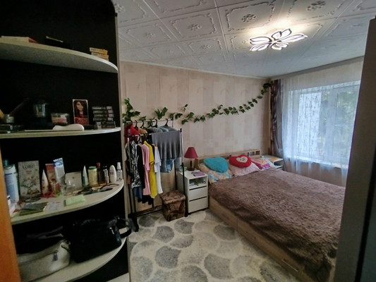 Продам трехкомнатную (3-комн.) квартиру, 2, Сосновый п