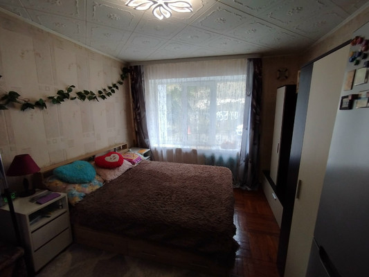 Продам трехкомнатную (3-комн.) квартиру, 2, Сосновый п