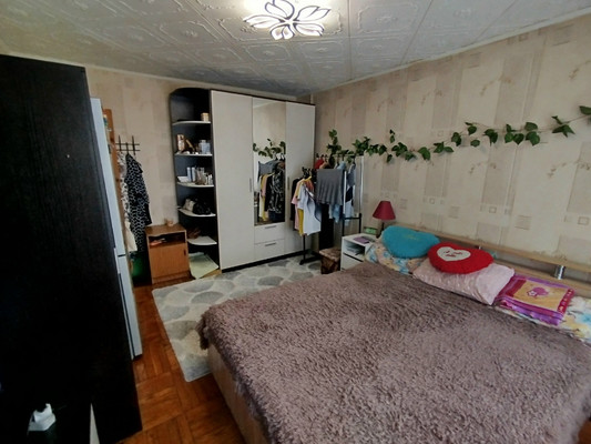 Продам трехкомнатную (3-комн.) квартиру, 2, Сосновый п