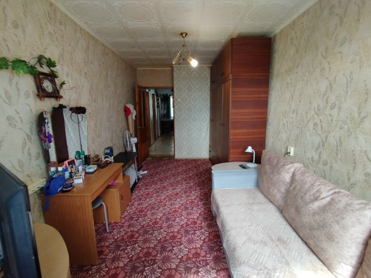 Продам трехкомнатную (3-комн.) квартиру, 2, Сосновый п