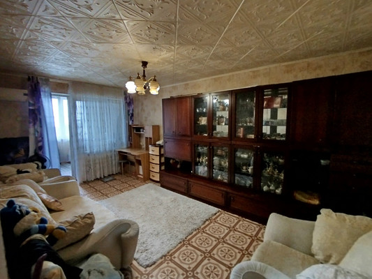 Продам трехкомнатную (3-комн.) квартиру, 2, Сосновый п