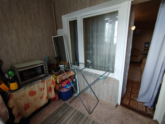 Продам трехкомнатную (3-комн.) квартиру, 2, Сосновый п