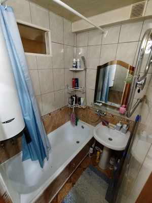 Продам трехкомнатную (3-комн.) квартиру, 2, Сосновый п