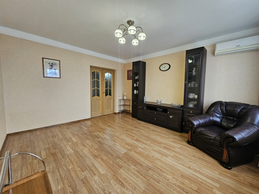 Продам двухкомнатную (2-комн.) квартиру, 2-й Таманской Дивизии ул, 37, Вольный Аул кп