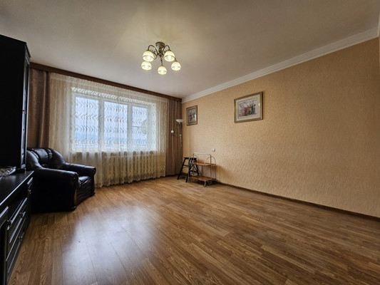 Продам двухкомнатную (2-комн.) квартиру, 2-й Таманской Дивизии ул, 37, Вольный Аул кп