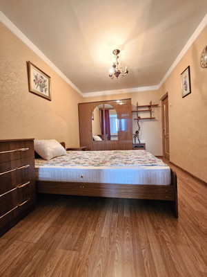 Продам двухкомнатную (2-комн.) квартиру, 2-й Таманской Дивизии ул, 37, Вольный Аул кп