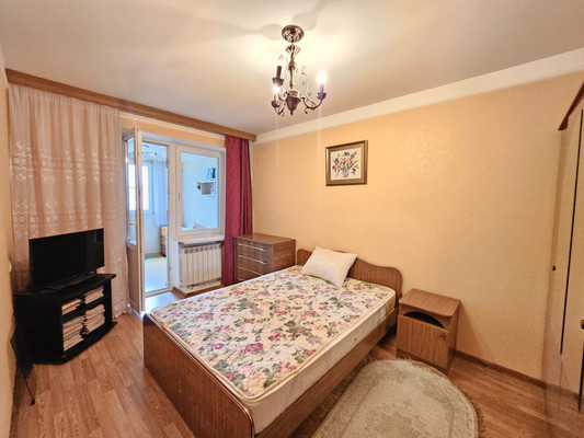 Продам двухкомнатную (2-комн.) квартиру, 2-й Таманской Дивизии ул, 37, Вольный Аул кп