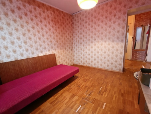 Продам трехкомнатную (3-комн.) квартиру, 246, Калининец рп