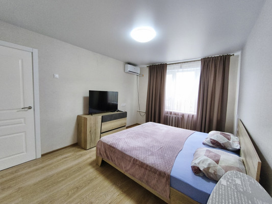 Продам трехкомнатную (3-комн.) квартиру, 2, Сосновый п