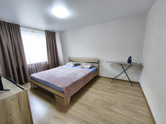 Продам трехкомнатную (3-комн.) квартиру, 2, Сосновый п