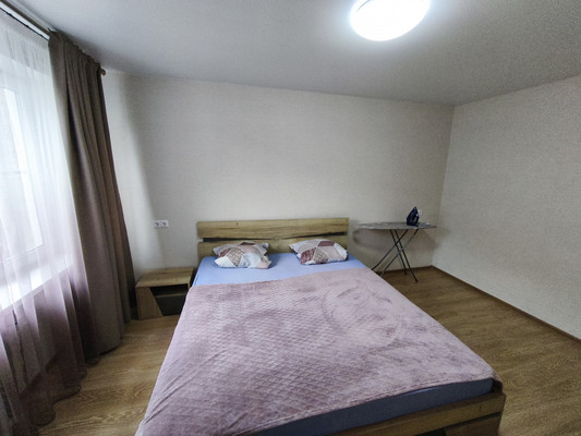 Продам трехкомнатную (3-комн.) квартиру, 2, Сосновый п